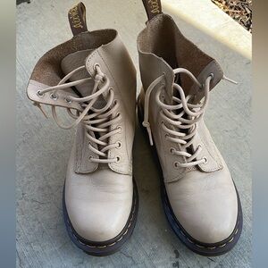 Dr. Martens women’s boots 7-7.5